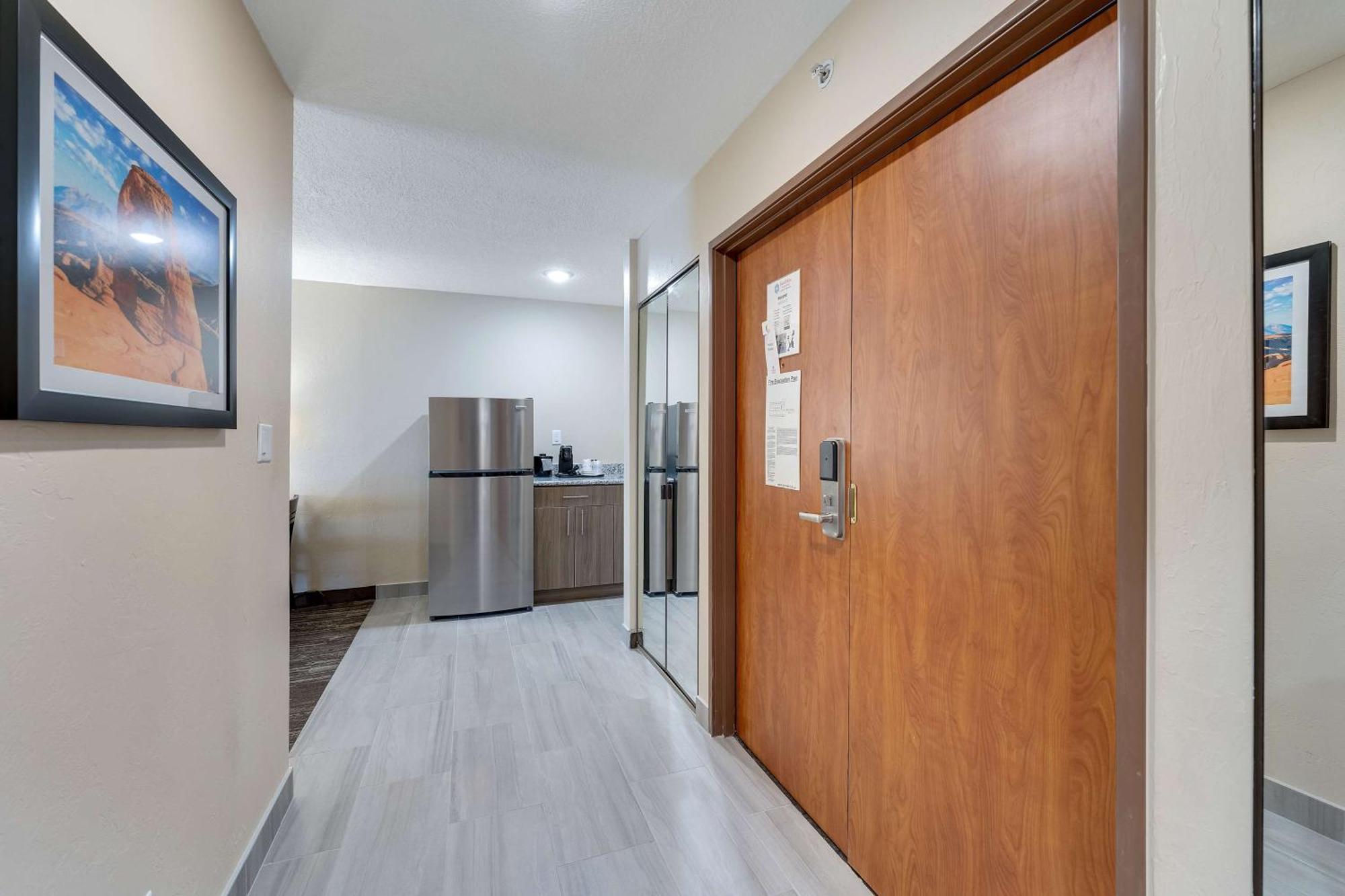 Surestay Plus Hotel By Best Western Price Dış mekan fotoğraf