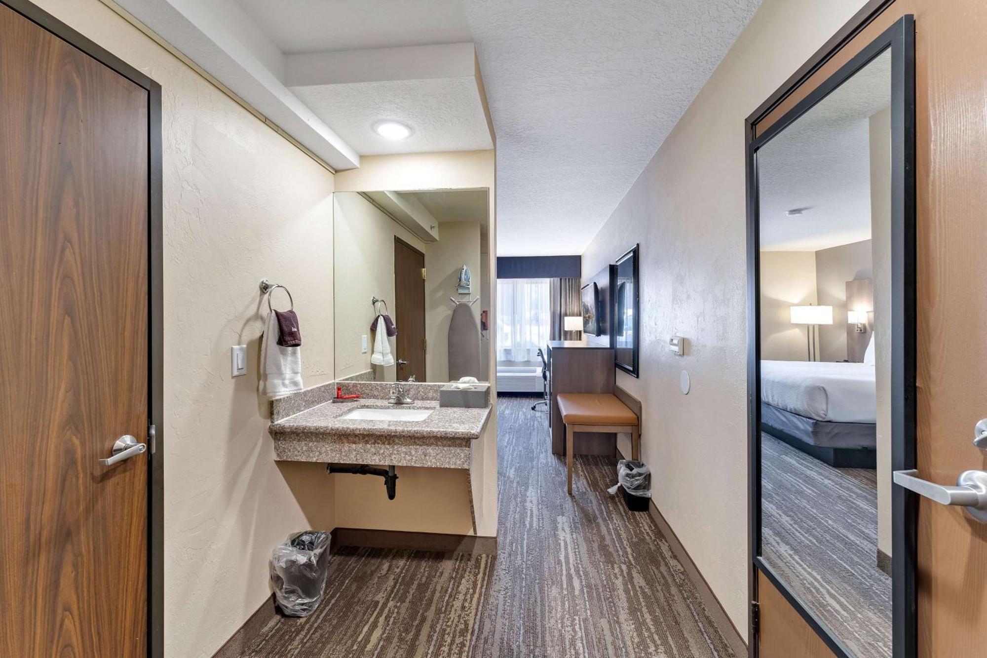 Surestay Plus Hotel By Best Western Price Dış mekan fotoğraf